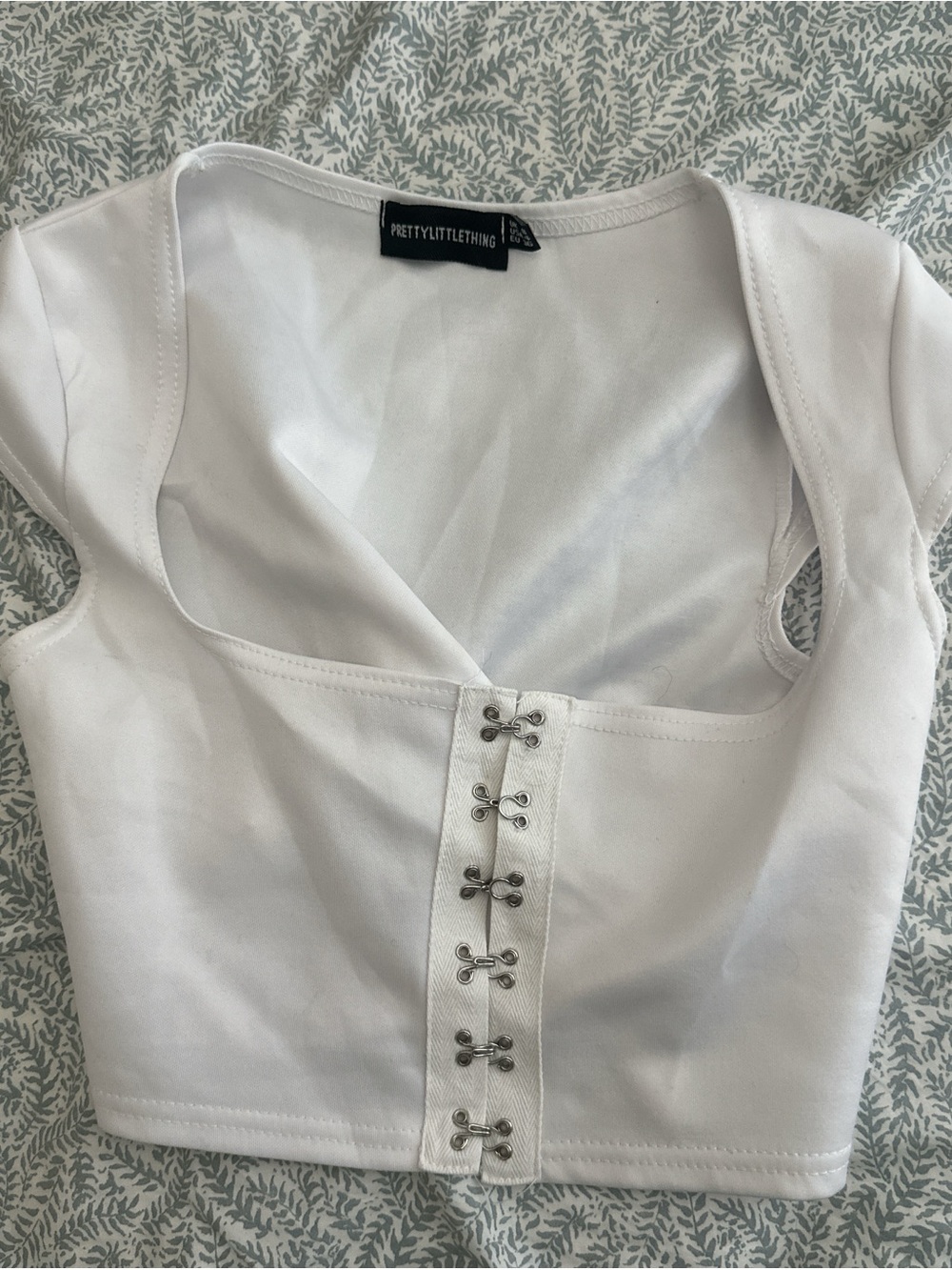 PrettyLittleThing White Hook-Front Square Neck Crop Top